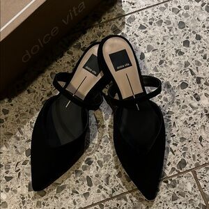 Dolce Vita Women's Black Pointed-Toe Flats